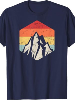 Retro Vintage Hiking Gift Outdoors Mountain Hiker T-shirt